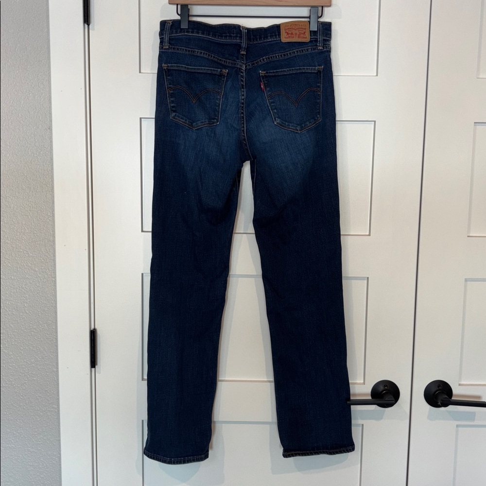 Levi’s Shaping Straight Jeans - Picture 7 of 16